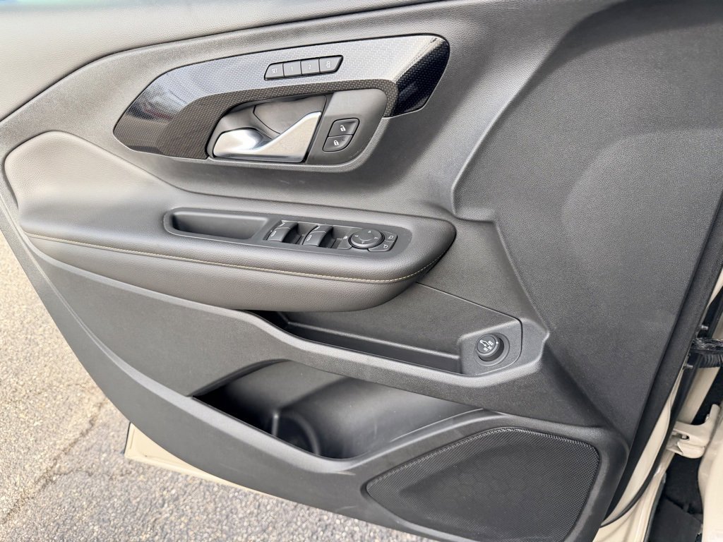 Used 2022 GMC Terrain AT4 image 21