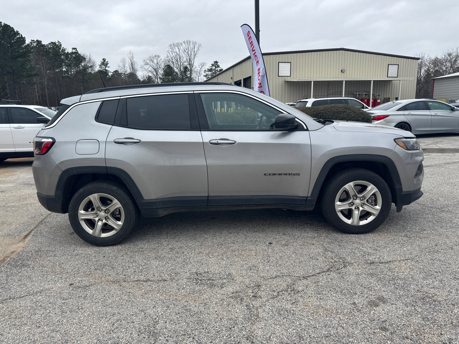 Used 2023 Jeep Compass Latitude image 4