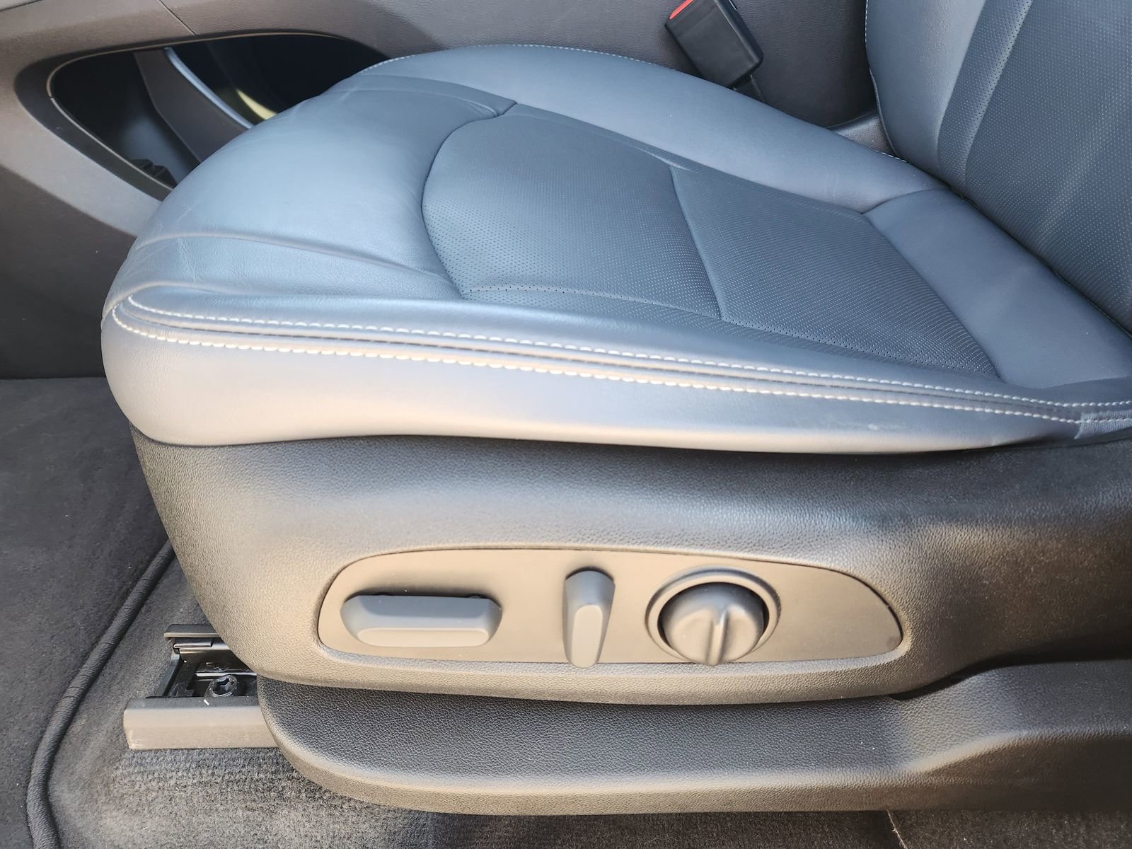 Used 2022 Buick Enclave Essence w/ Experience Buick Package image 27