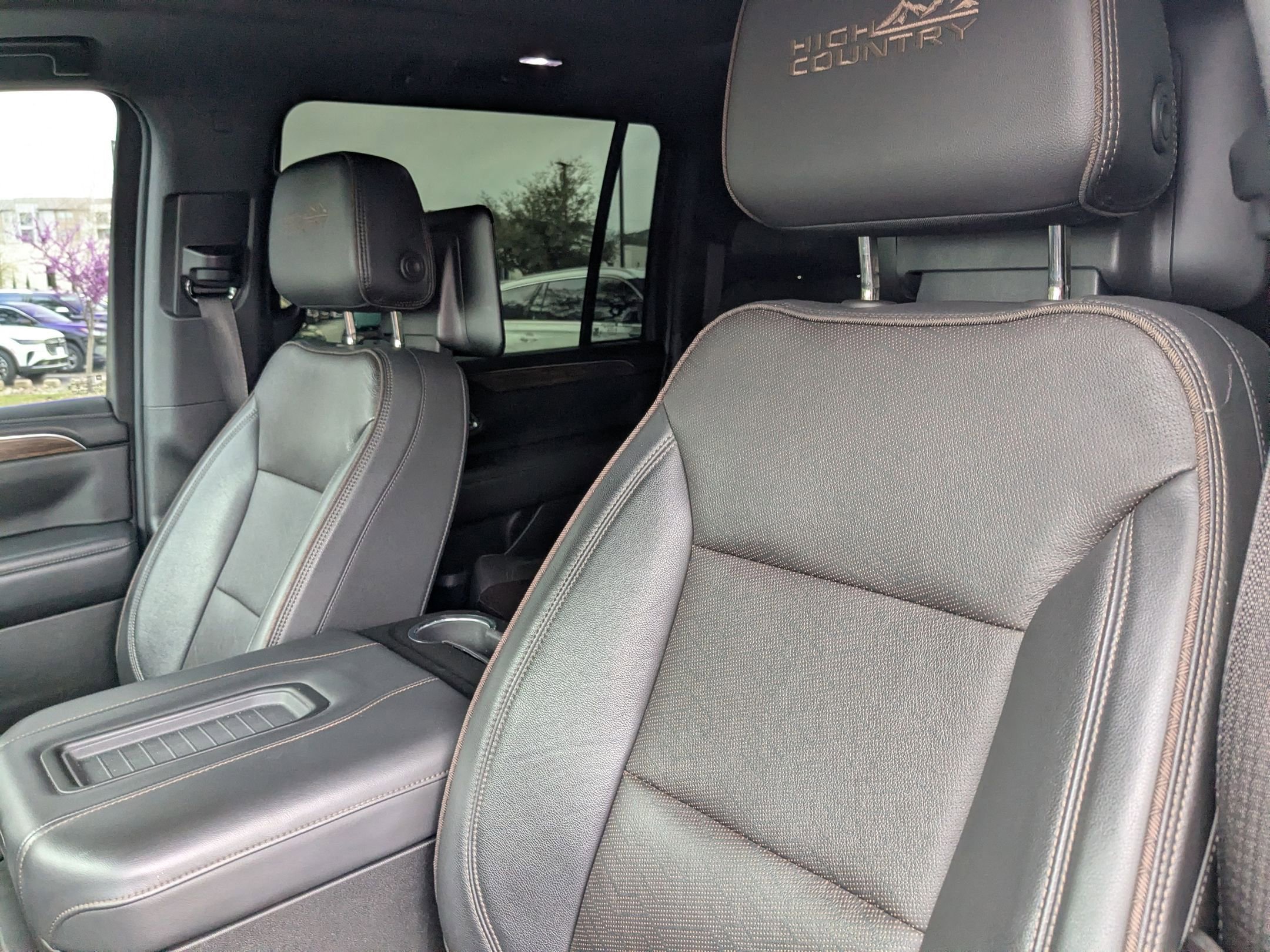 Used 2023 Chevrolet Suburban High Country w/ Advanced Technology Package image 11