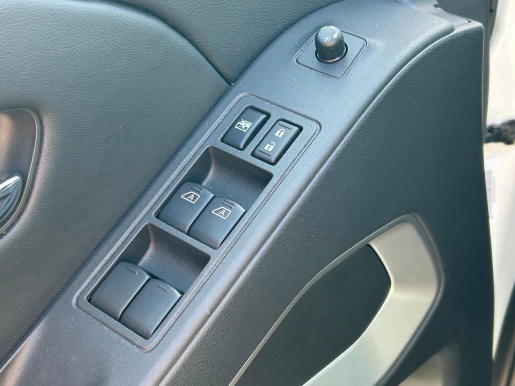 Used 2026 Nissan Frontier SV image 19