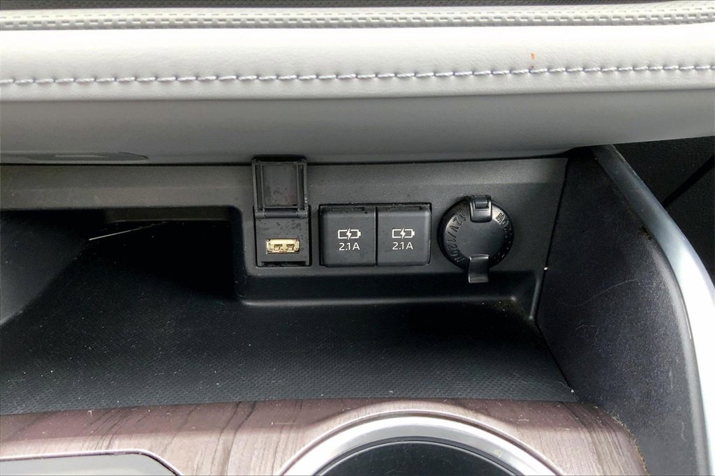 Used 2021 Toyota Highlander Limited image 32