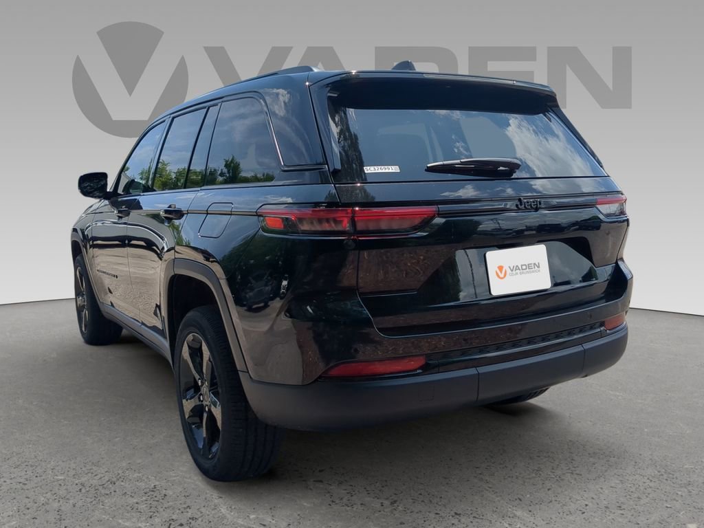 New 2025 Jeep Grand Cherokee Altitude image 3