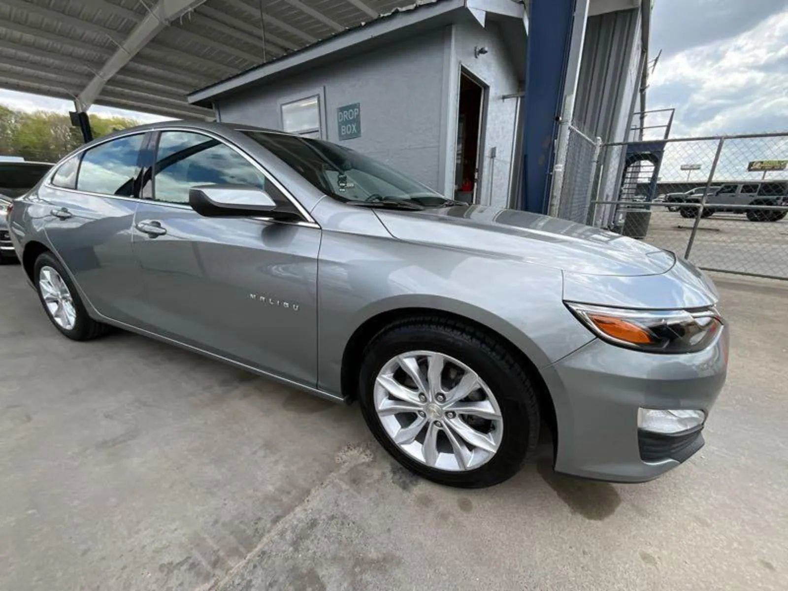 Used 2024 Chevrolet Malibu LT image 3