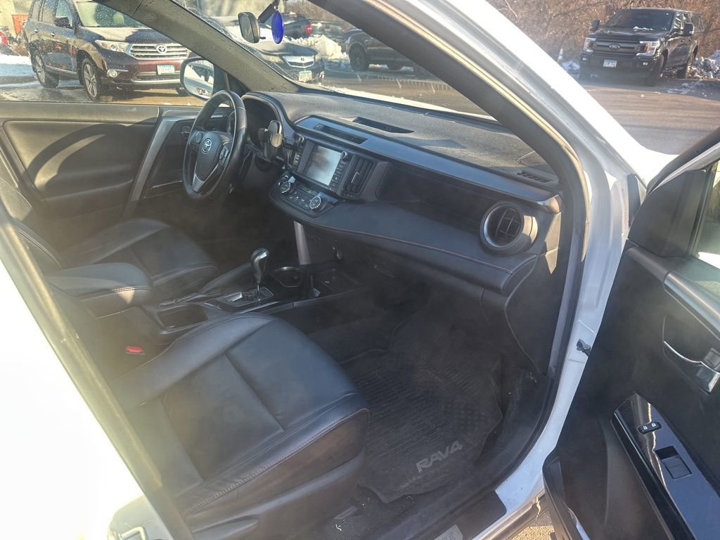 Used 2016 Toyota RAV4 SE image 15