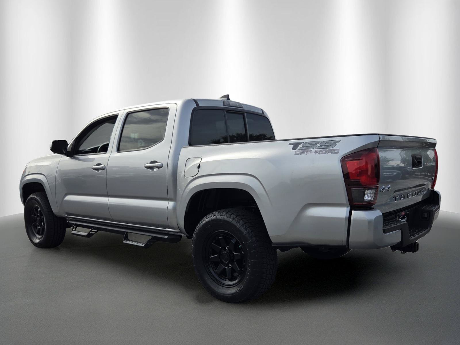 Used 2023 Toyota Tacoma SR AWD/4WD image 5