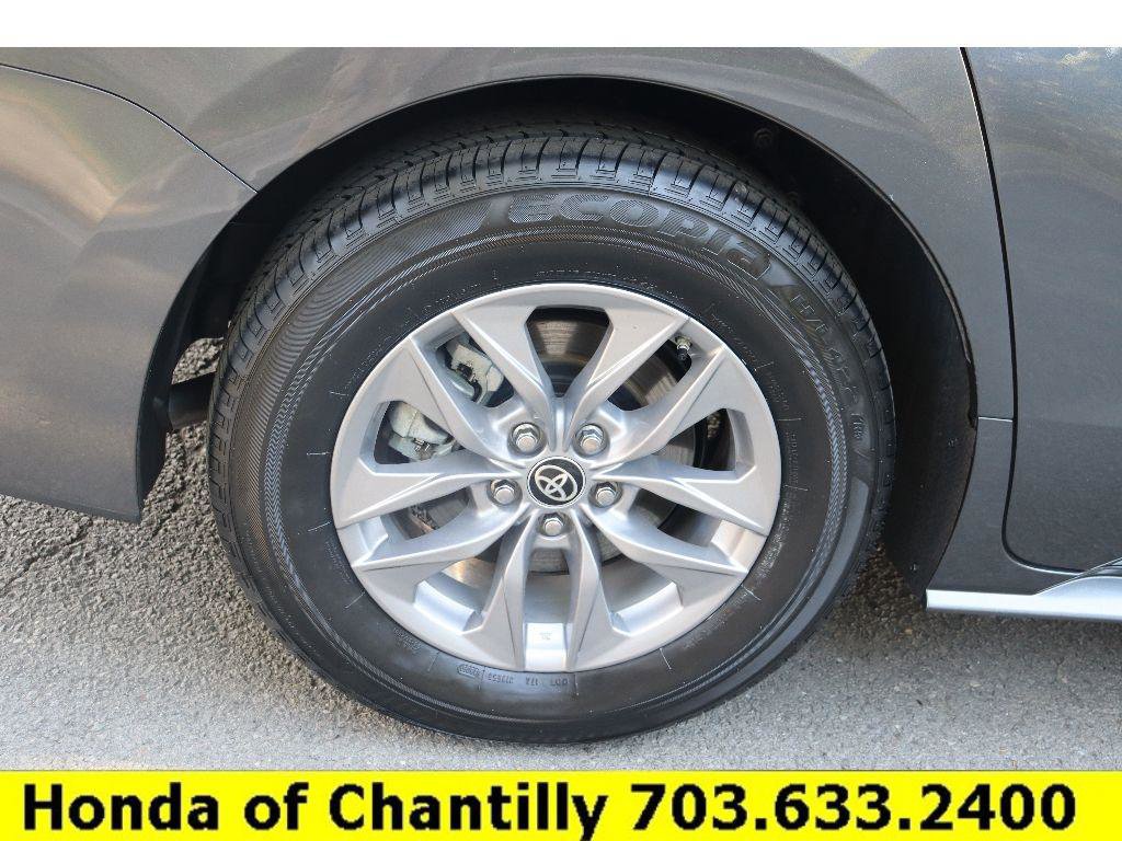 Used 2025 Toyota Sienna XLE AWD/4WD image 31