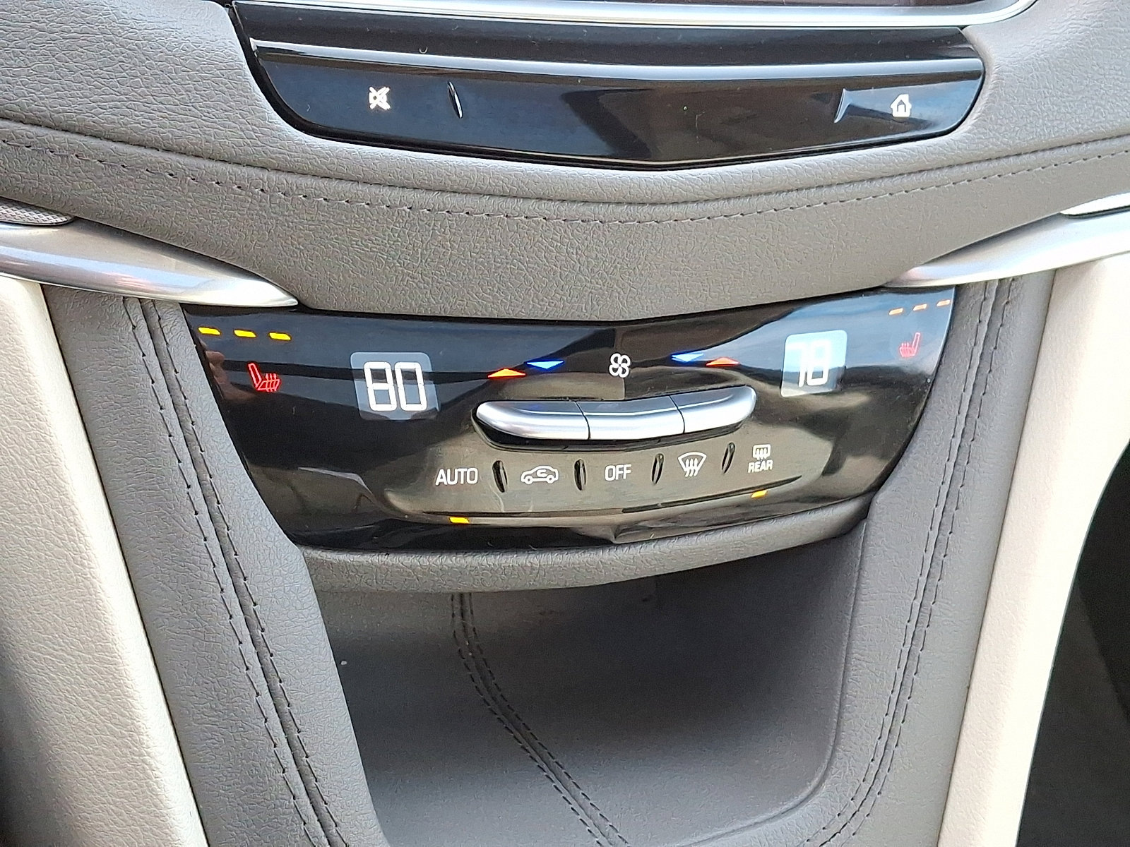 Used 2024 Cadillac XT5 Premium Luxury image 17