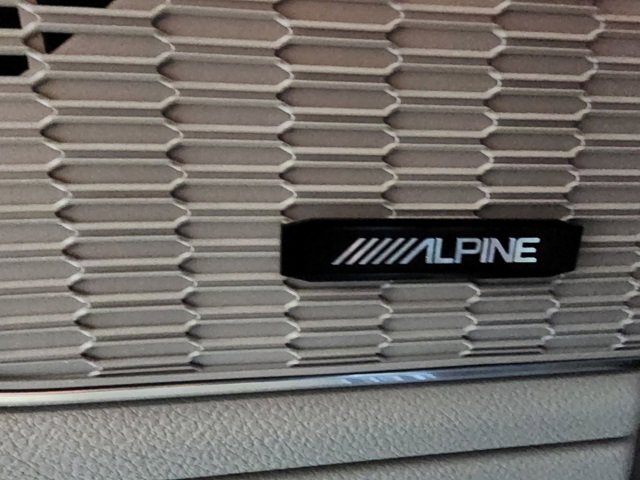 Used 2022 Jeep Grand Cherokee Overland w/ Luxury Tech Group IV image 11