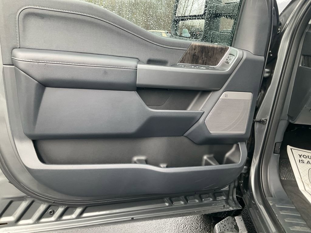New 2026 Ford F250 Lariat w/ Black Appearance Package image 17