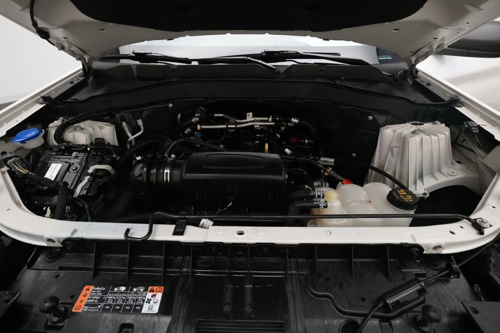 Used 2023 Ford Explorer XLT w/ Equipment Group 202A AWD/4WD image 3