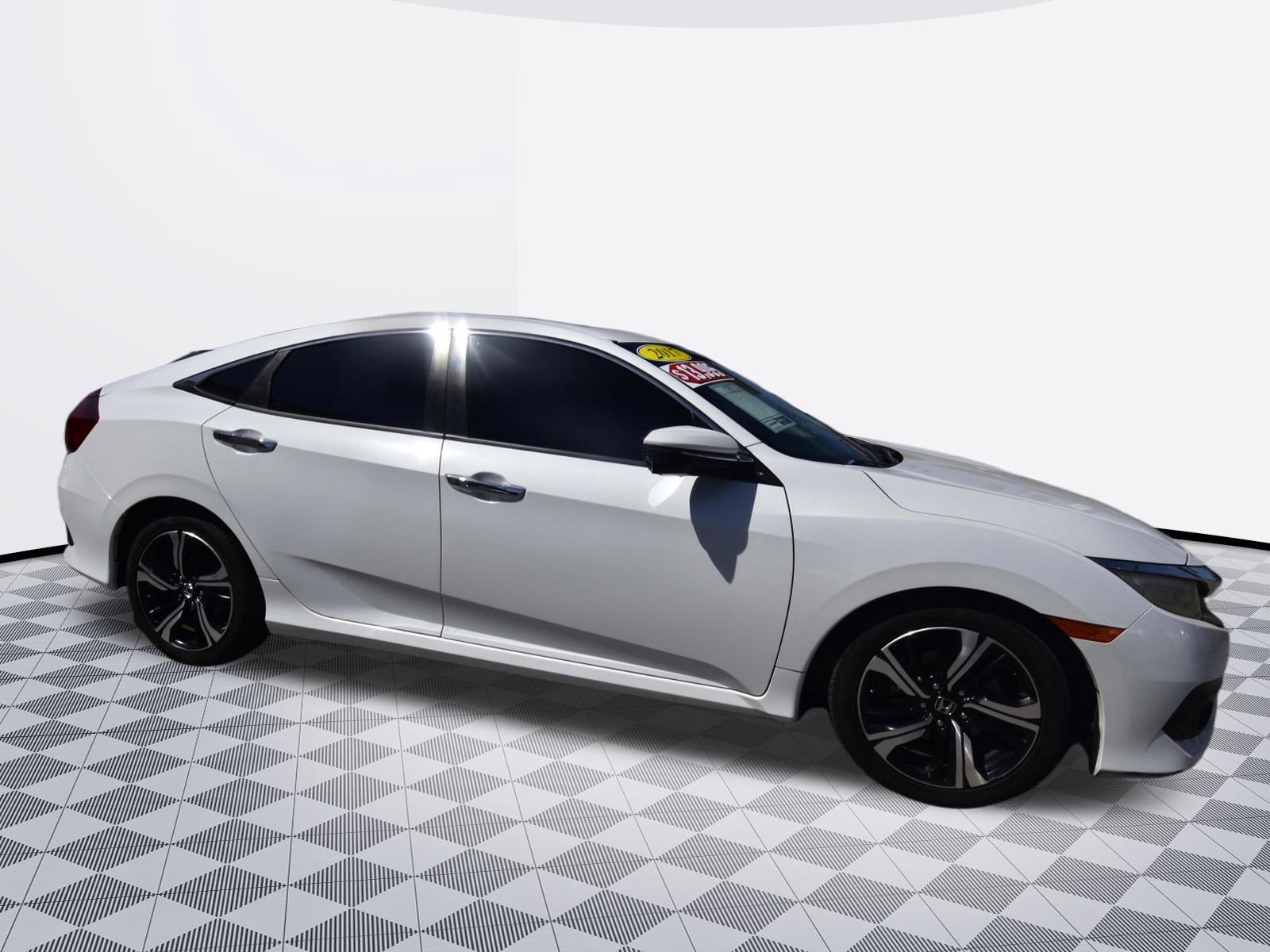 Used 2017 Honda Civic Touring image 3