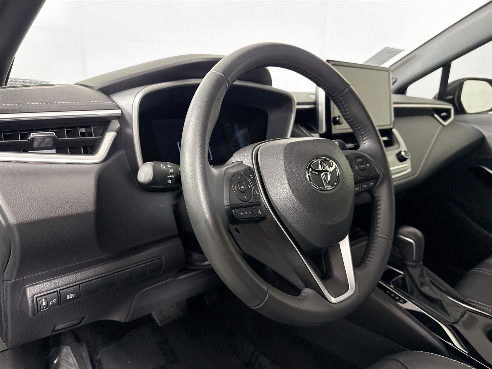 Certified 2025 Toyota Corolla XSE FWD image 4