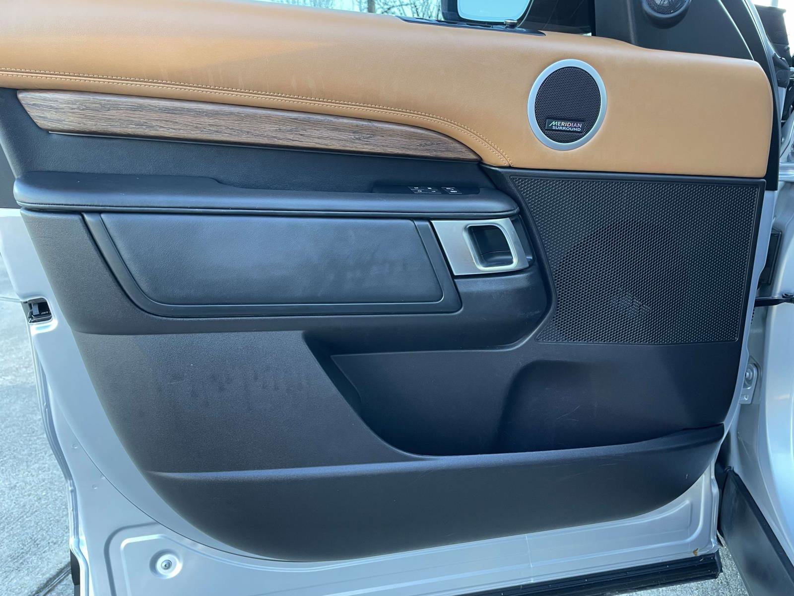 Used 2017 Land Rover Discovery HSE Luxury image 12