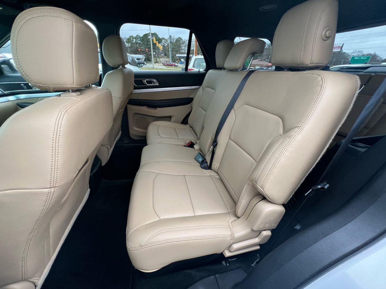 Used 2016 Ford Explorer XLT w/ Equipment Group 202A image 29