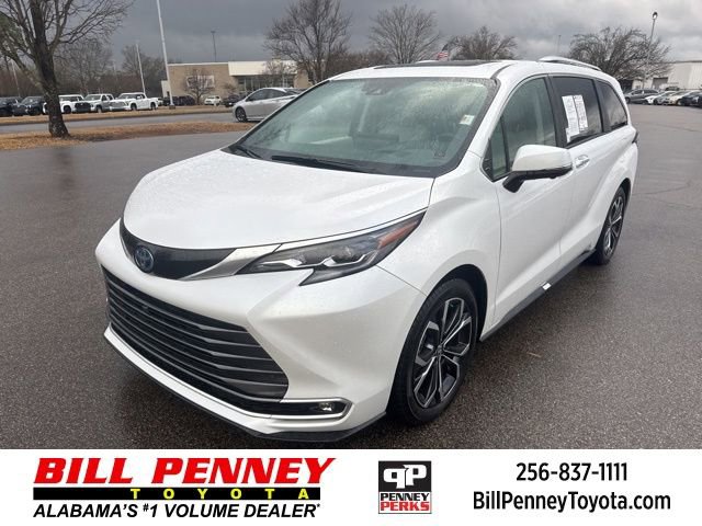 Used 2025 Toyota Sienna Platinum image 1