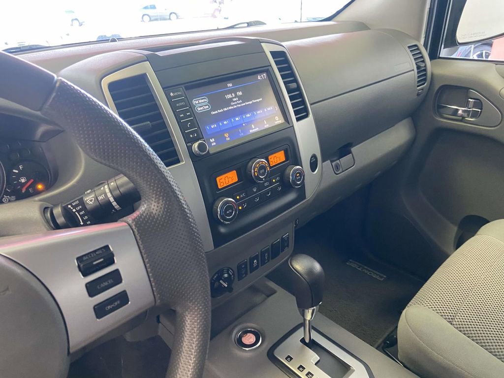 Used 2021 Nissan Frontier SV w/ Midnight Edition Floor Mats image 21
