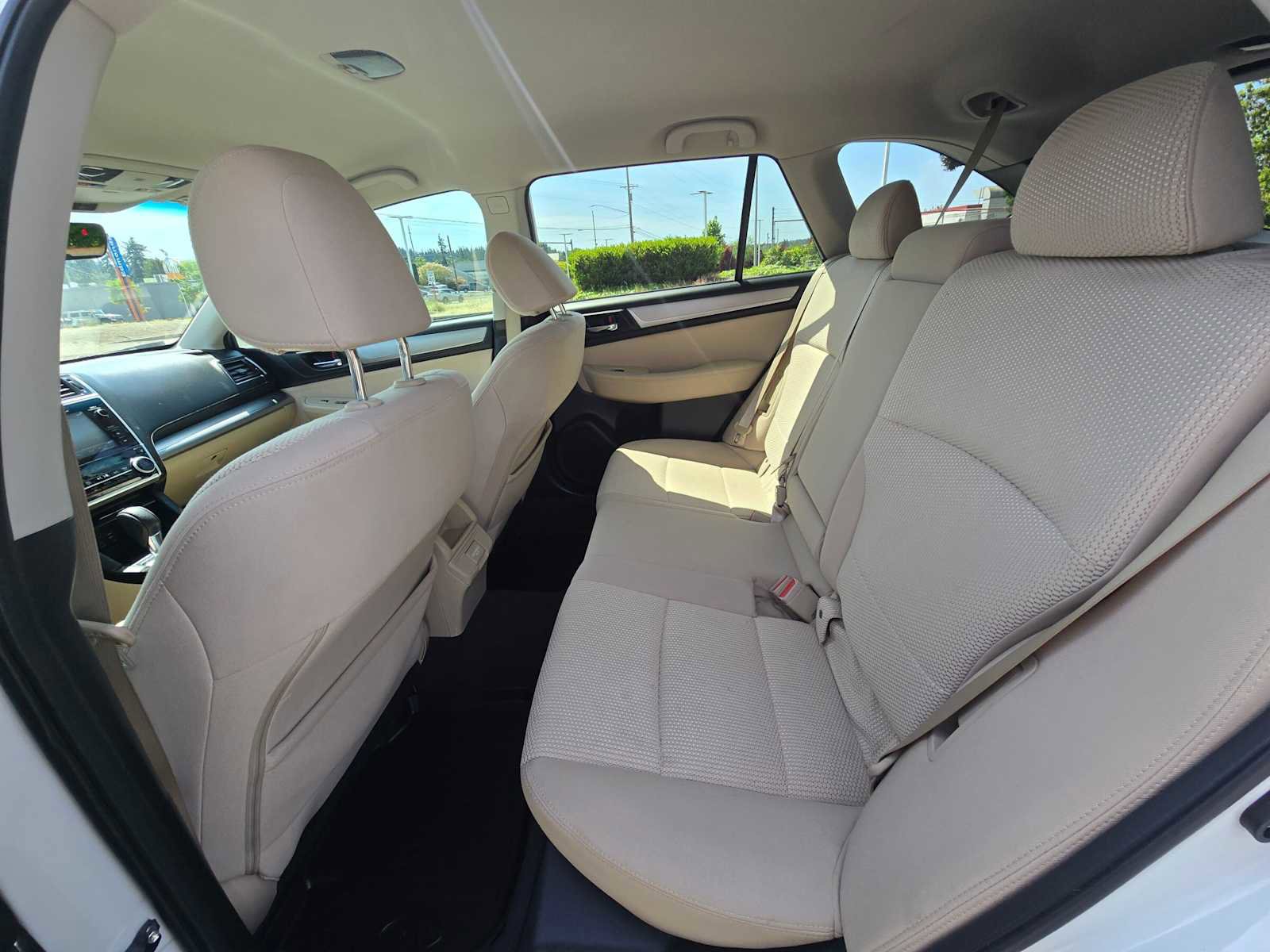 Used 2018 Subaru Outback 2.5i Premium AWD/4WD image 16