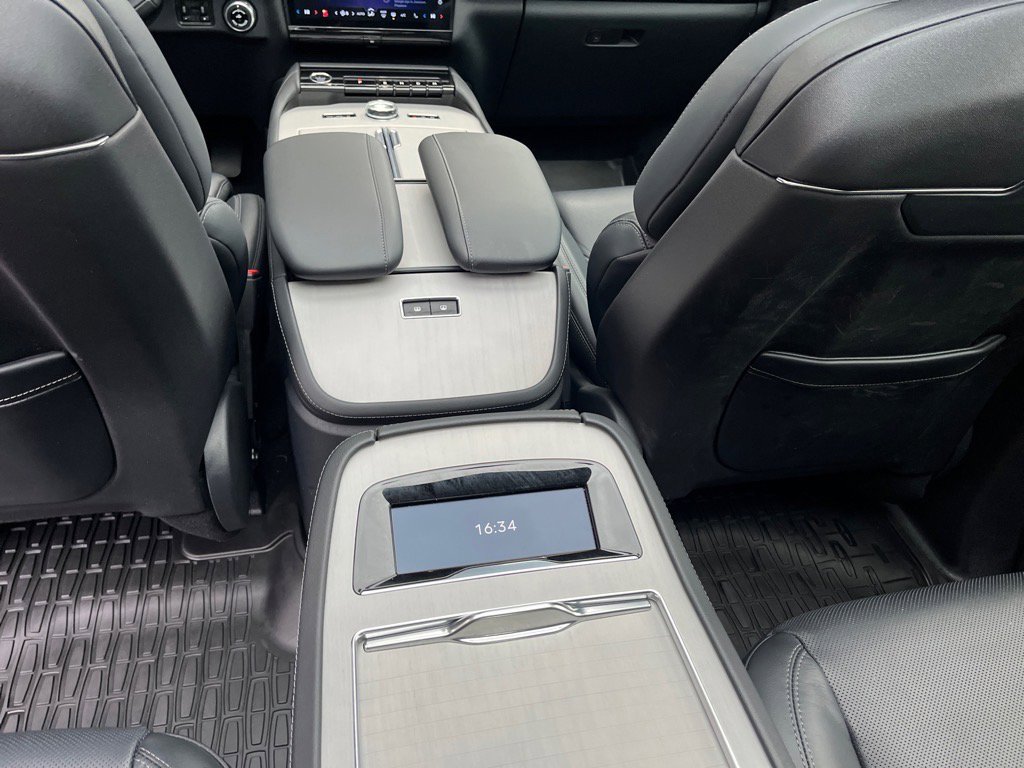 Used 2025 Lincoln Navigator Reserve w/ Jet Appearance Package AWD/4WD image 15
