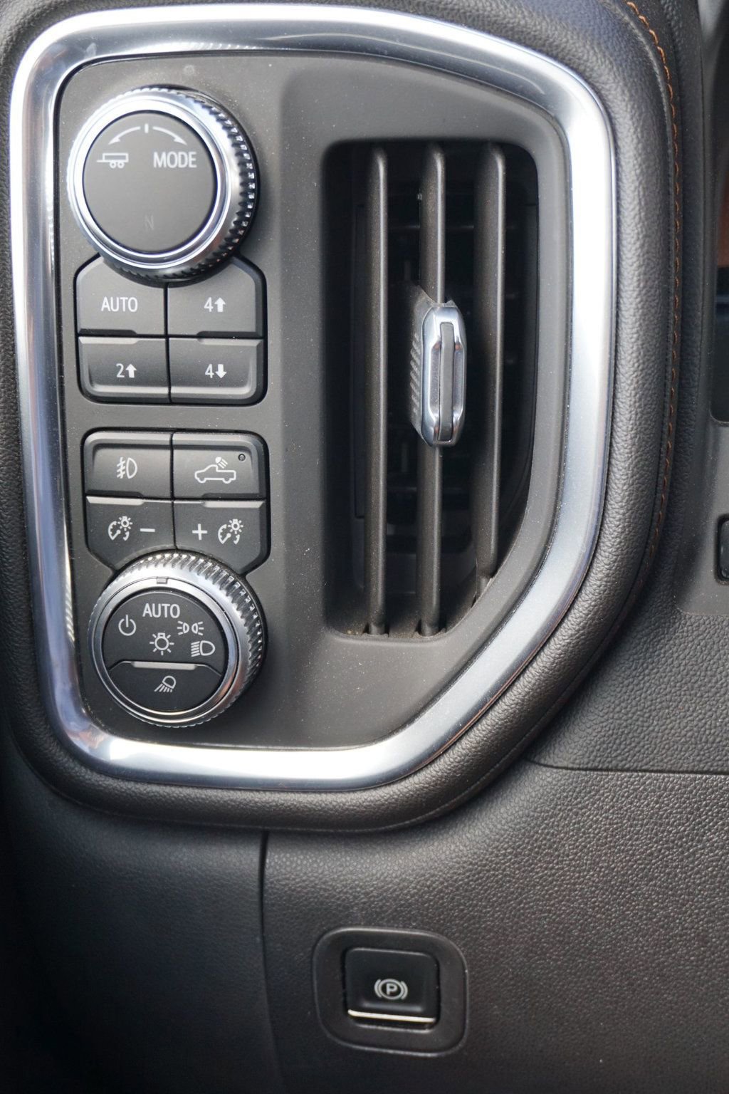 Used 2020 GMC Sierra 1500 AT4 w/ AT4 Premium Package AWD/4WD image 18