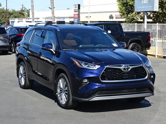 New 2026 Toyota Highlander Platinum AWD/4WD image 2