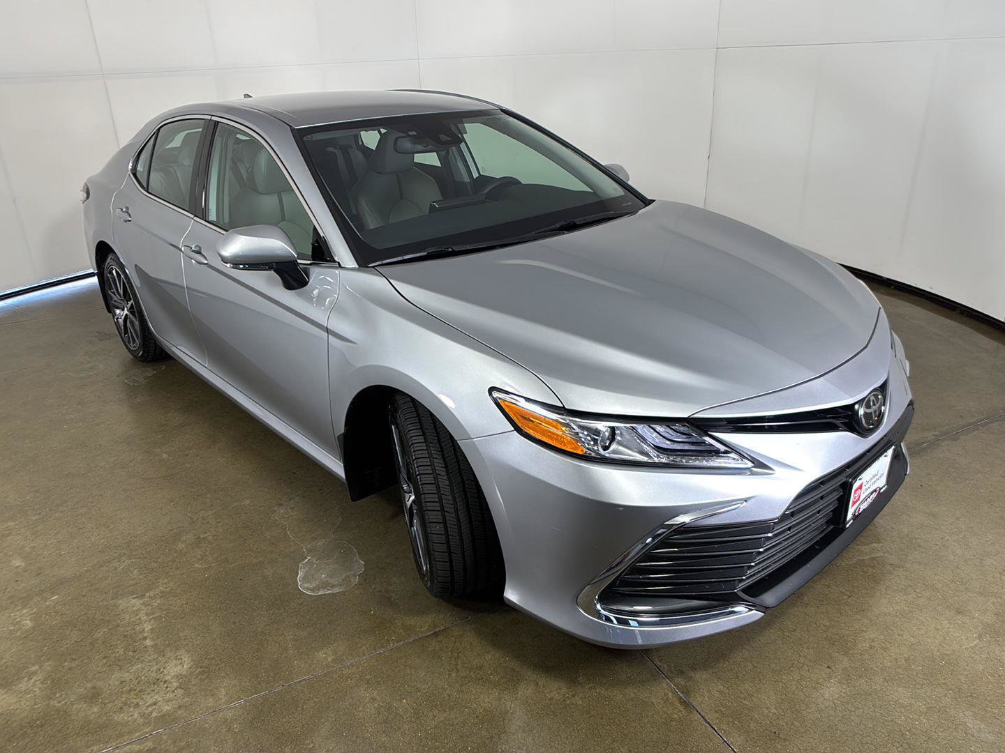 Used 2024 Toyota Camry XLE w/ Cold Weather Package AWD/4WD image 7