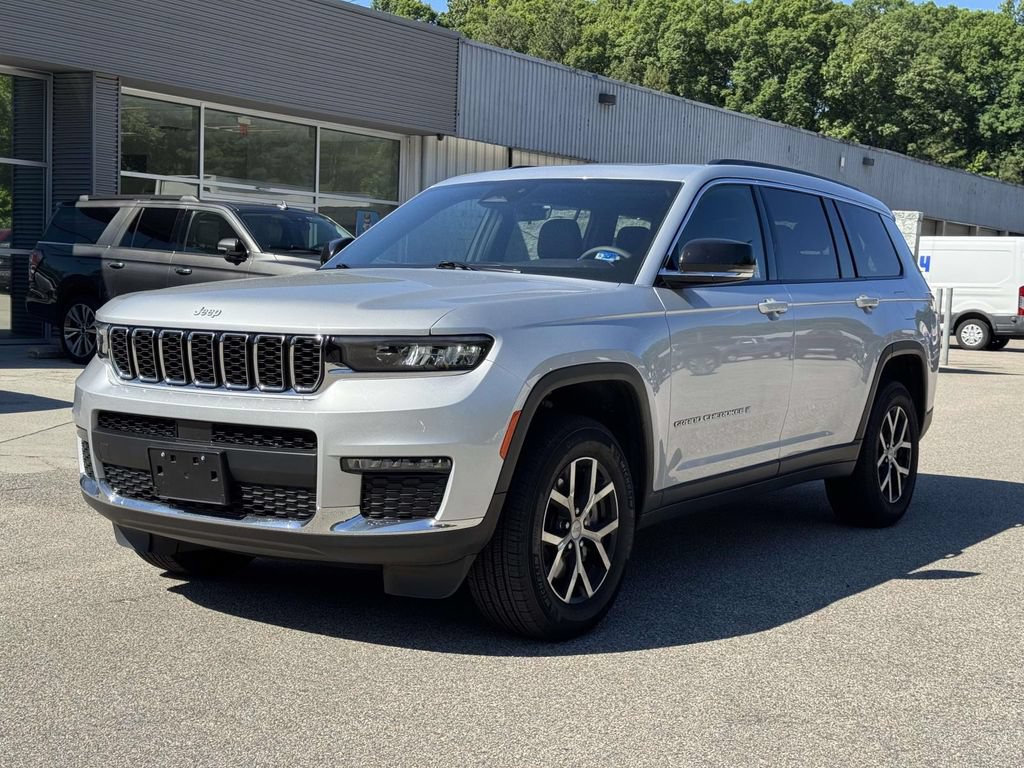 Used 2025 Jeep Grand Cherokee L Limited w/ Trailer Tow Package AWD/4WD image 27