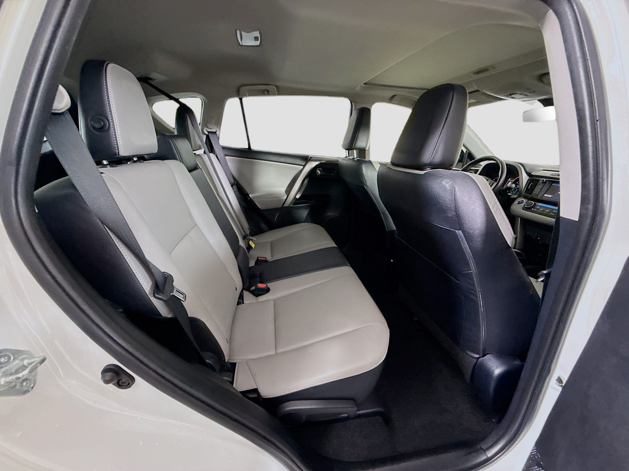 Used 2018 Toyota RAV4 Limited FWD image 27