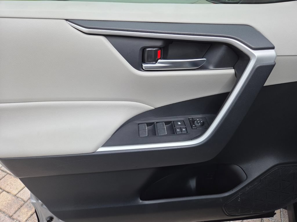 Certified 2025 Toyota RAV4 XLE AWD/4WD image 27