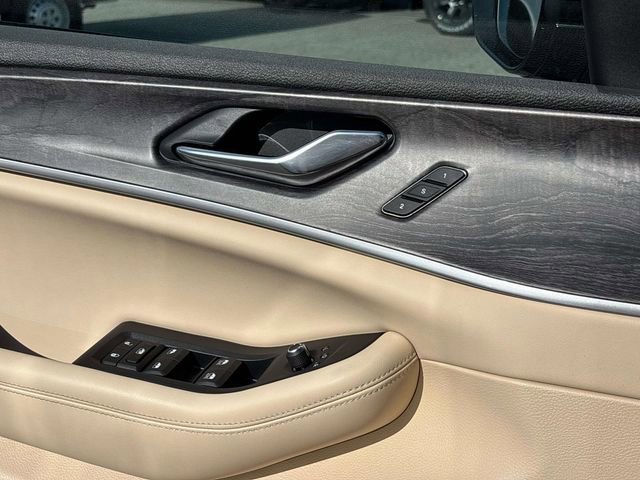 Used 2024 Jeep Grand Cherokee Limited w/ Black Appearance Package image 17