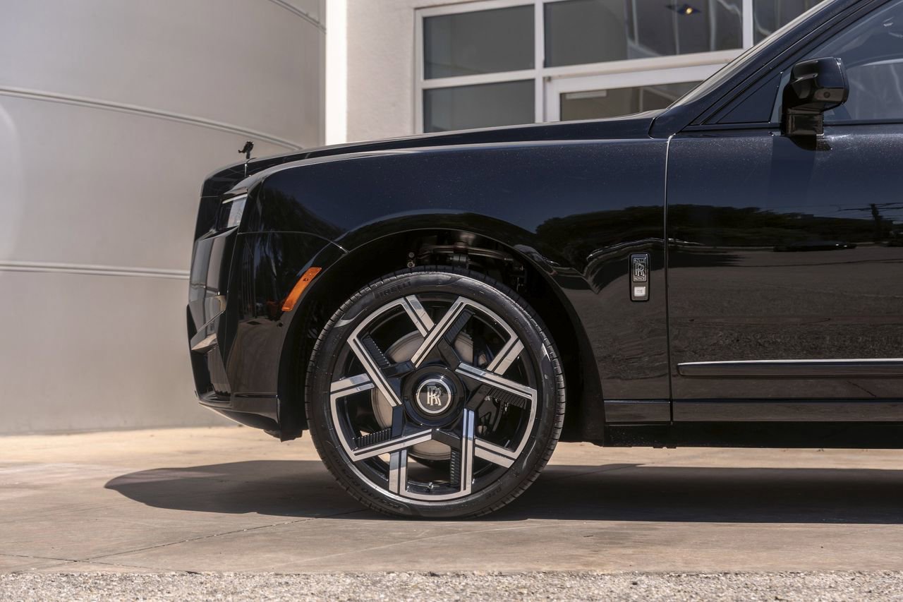 New 2026 Rolls-Royce Cullinan Black Badge image 24