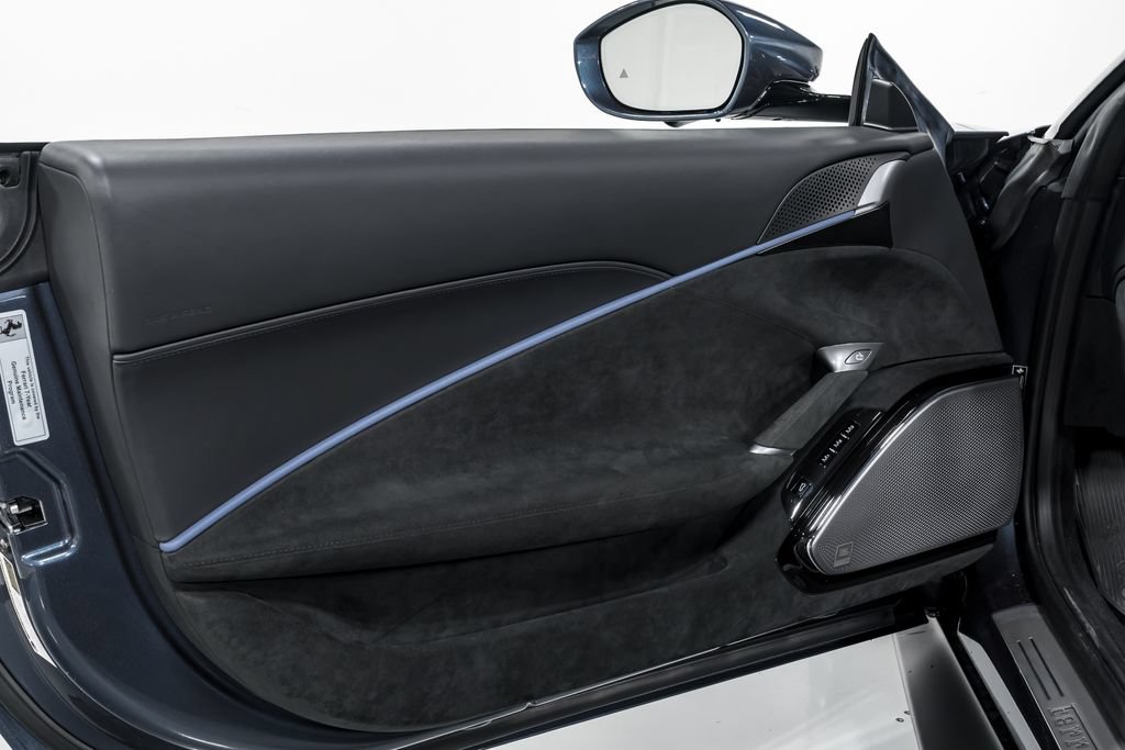 Used 2024 Ferrari Roma Spider RWD image 9