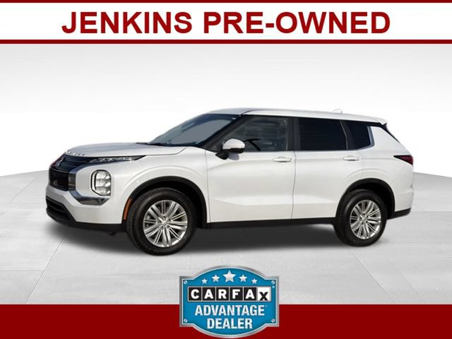 Used 2023 Mitsubishi Outlander ES FWD image 1