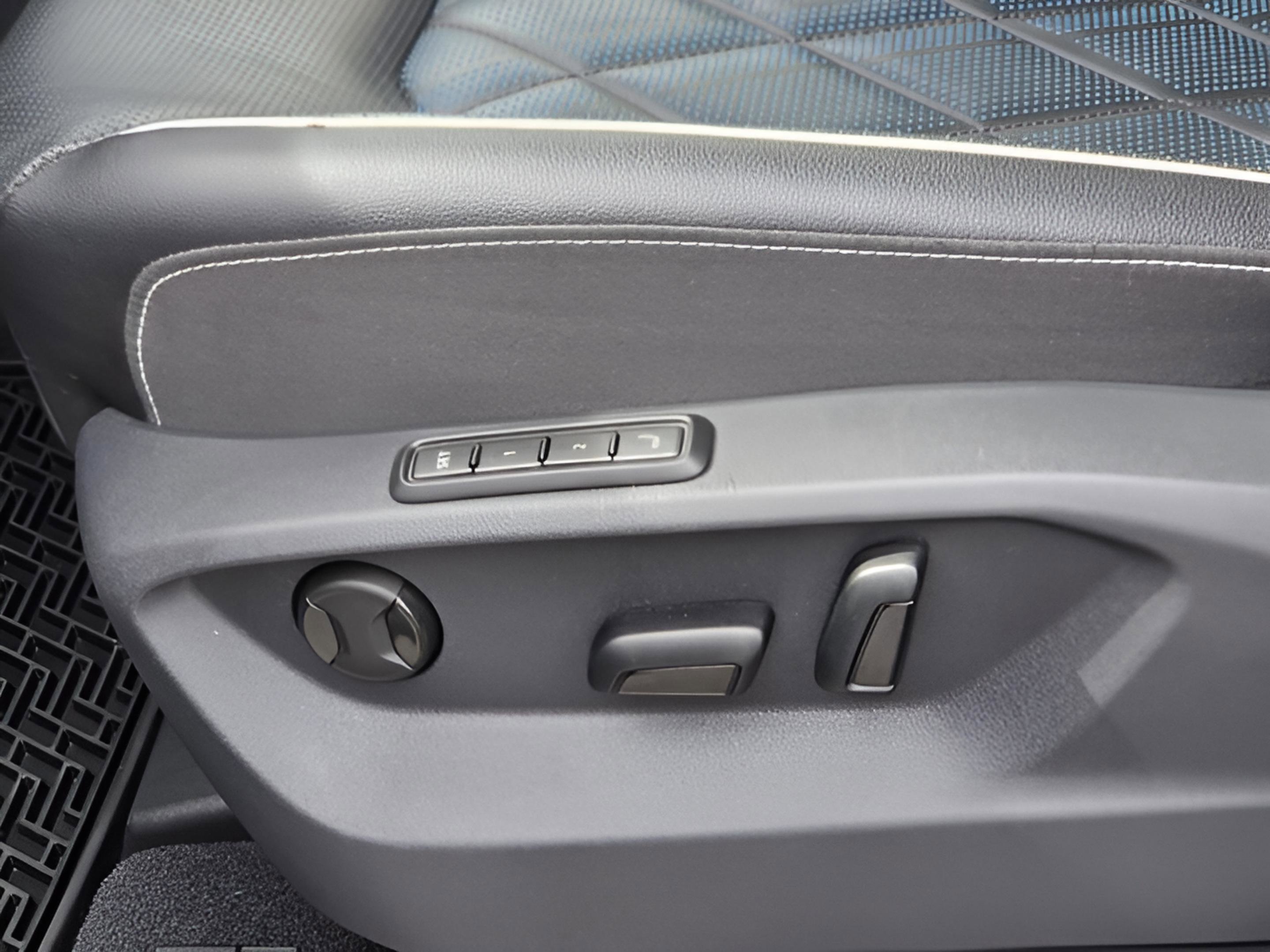 Certified 2025 Volkswagen Atlas Cross Sport SEL Premium R-Line image 13