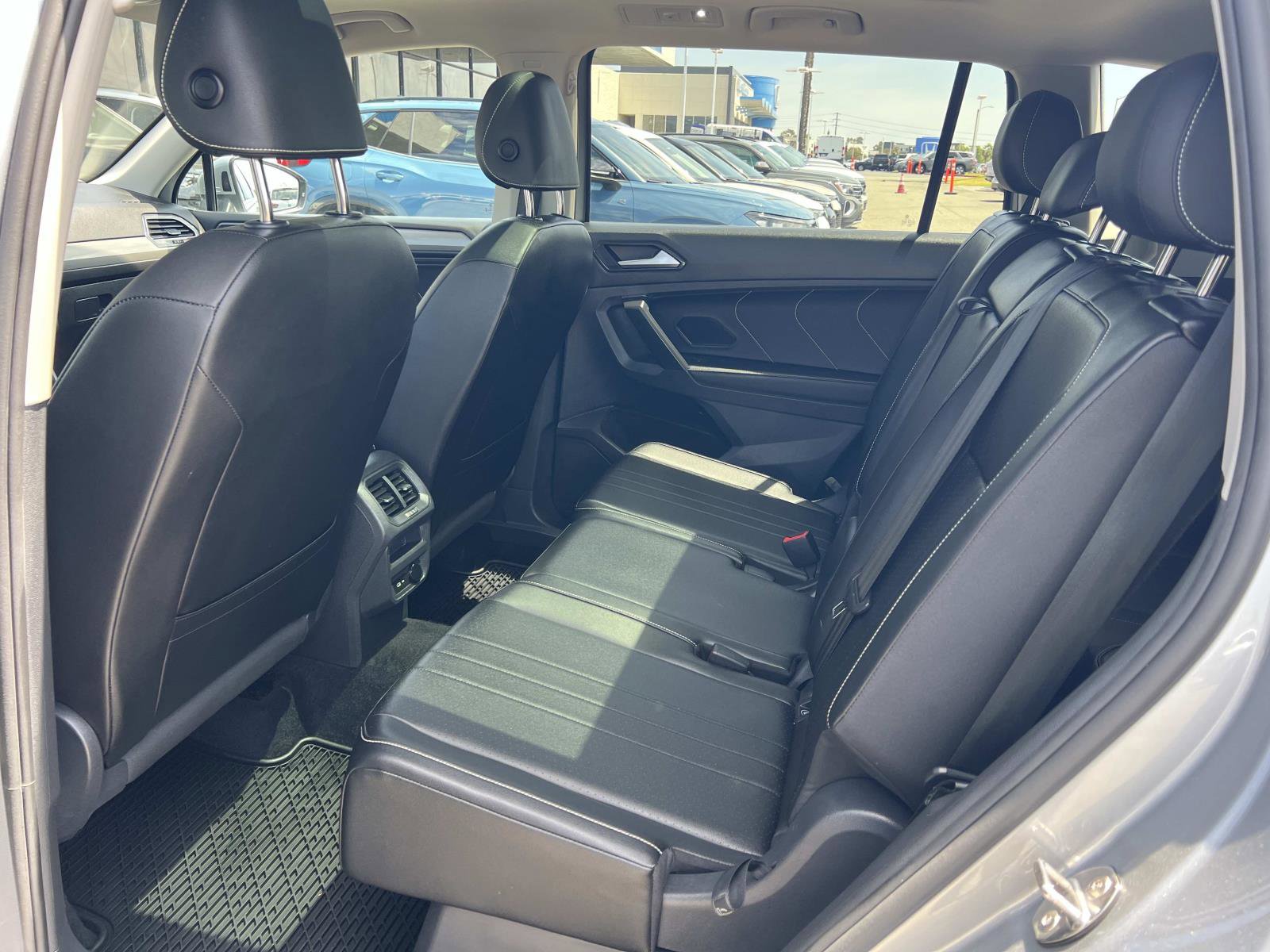 Certified 2023 Volkswagen Tiguan SE w/ Panoramic Sunroof Package FWD image 21