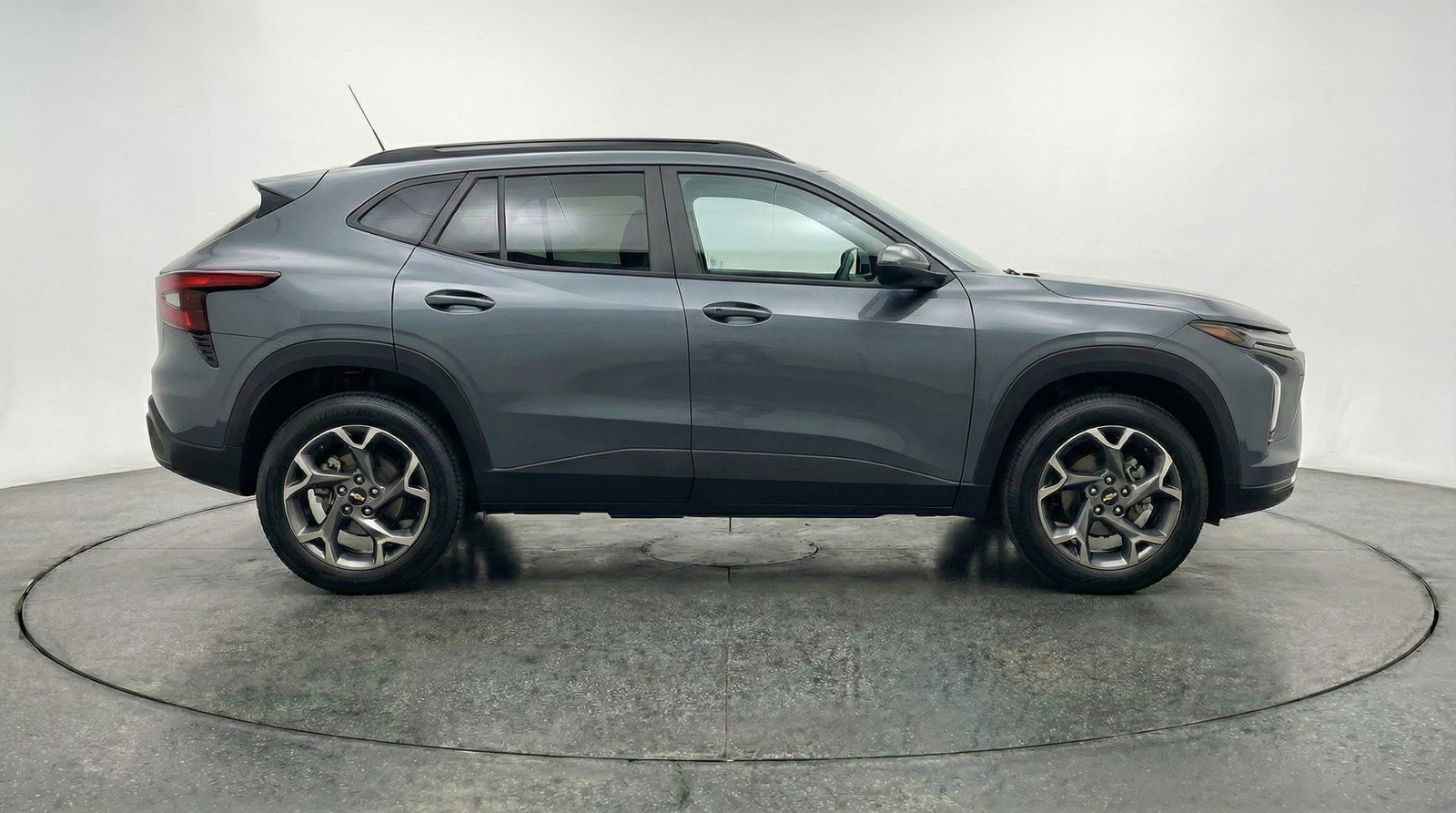 Used 2025 Chevrolet Trax LT image 11