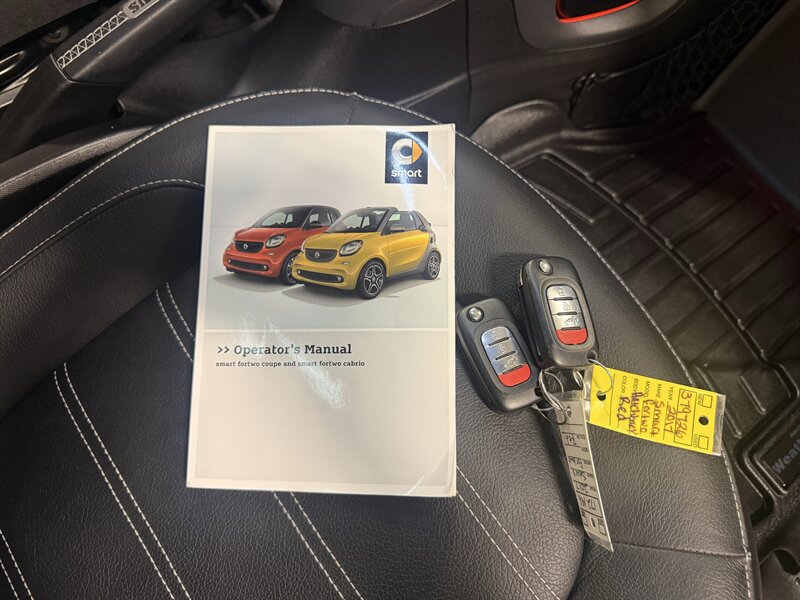 Used 2017 smart fortwo passion RWD image 30