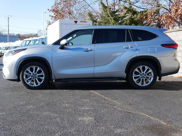 Used 2021 Toyota Highlander Limited image 3