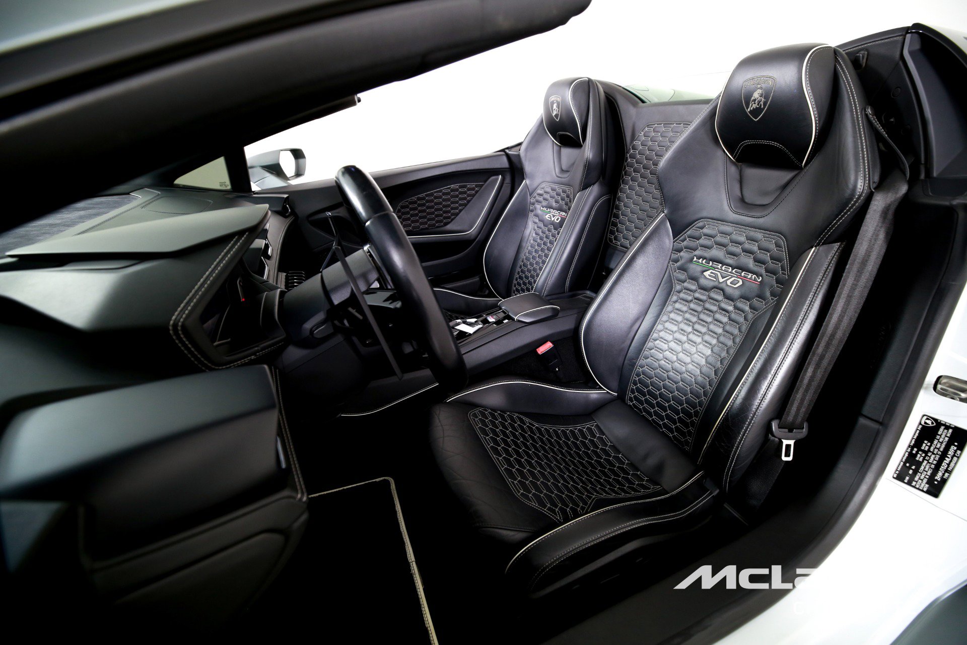 Used 2021 Lamborghini Huracan EVO image 12