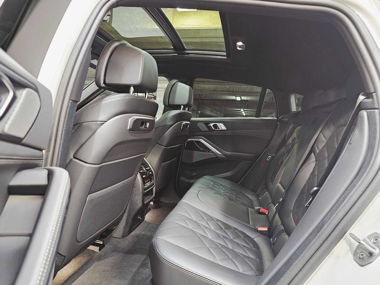 New 2026 BMW X6 xDrive40i w/ Climate Comfort Package image 25