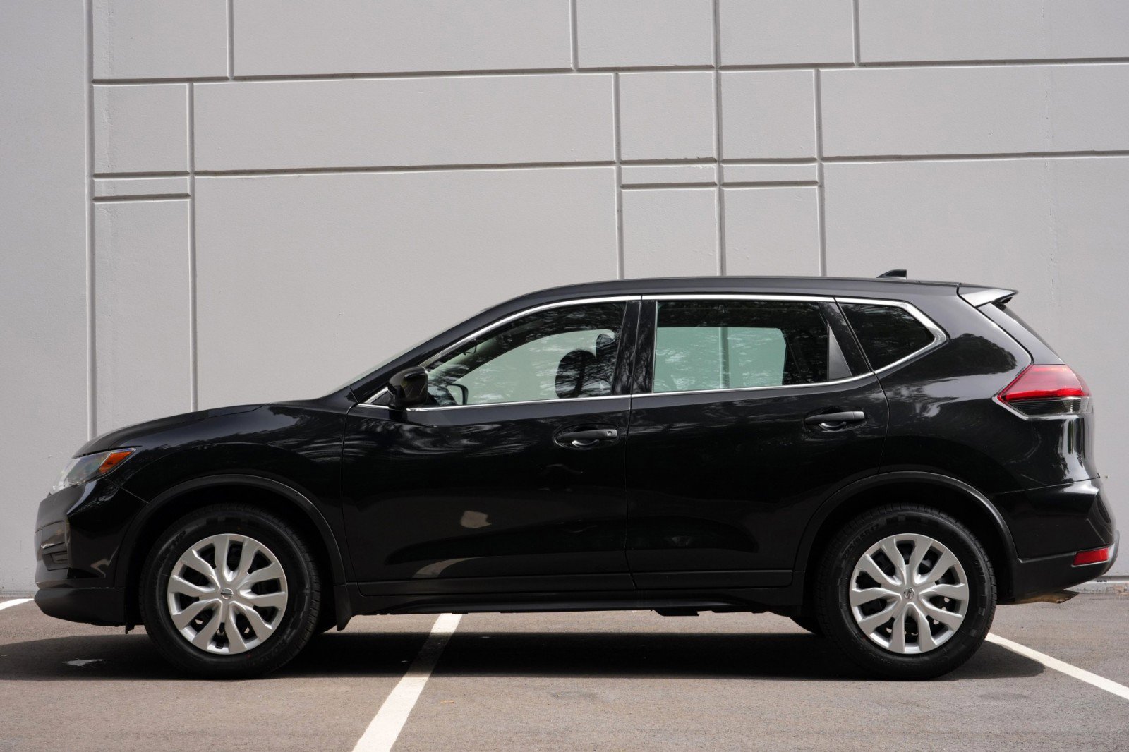 Used 2019 Nissan Rogue S FWD image 8