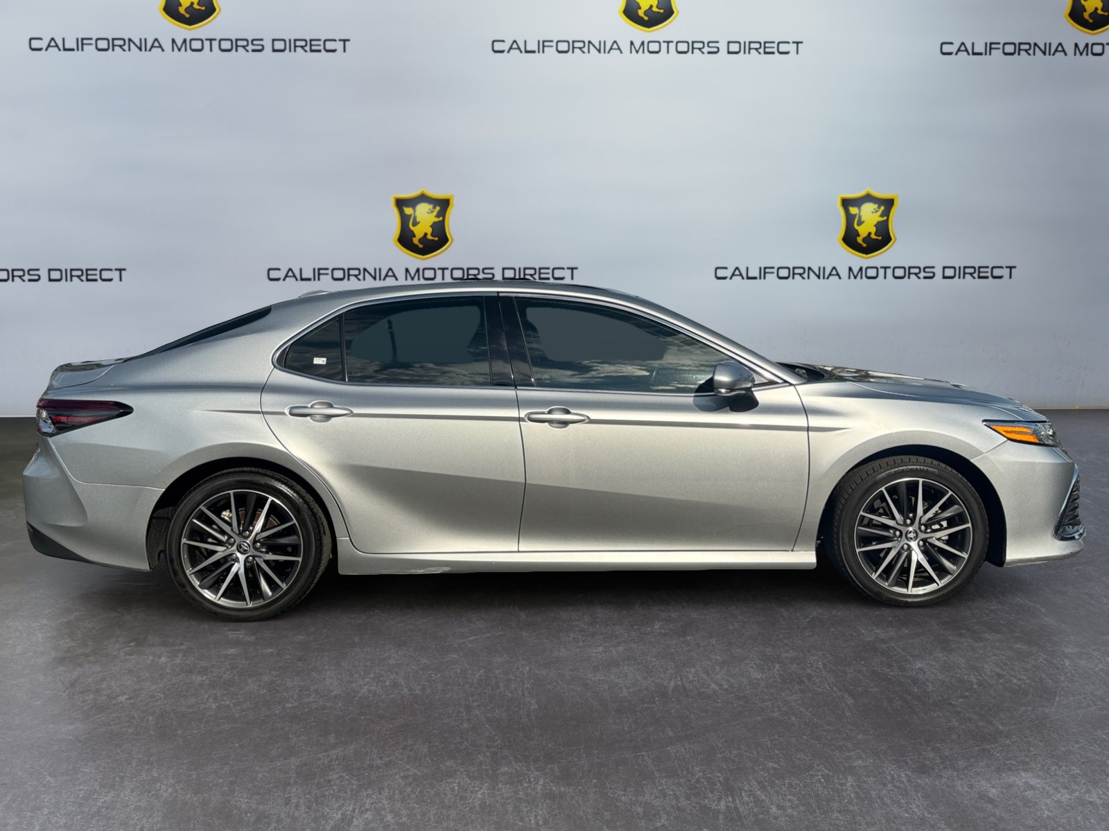 Used 2022 Toyota Camry XLE FWD image 6