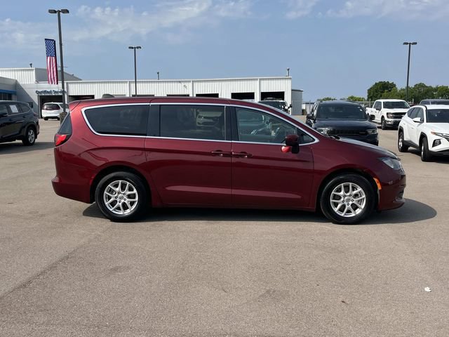 Used 2023 Chrysler Voyager LX FWD image 3