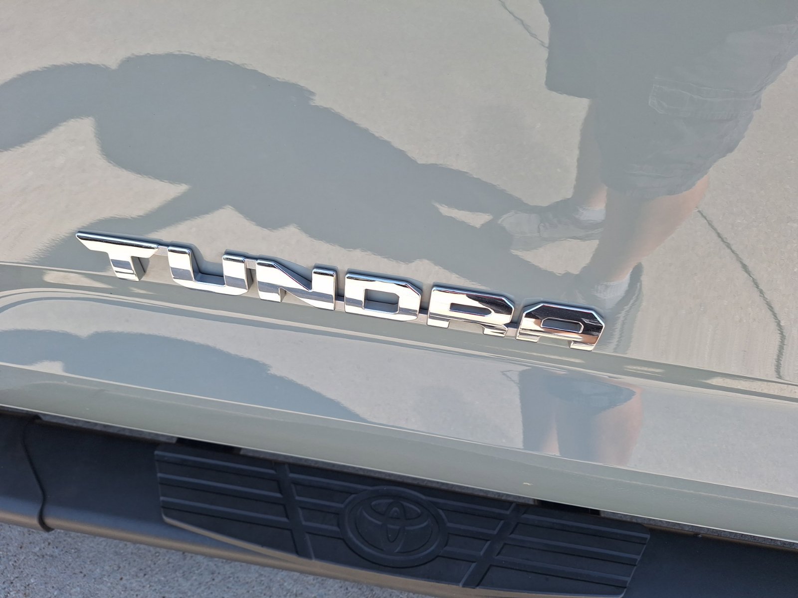 Used 2024 Toyota Tundra Limited w/ Power Package AWD/4WD image 14