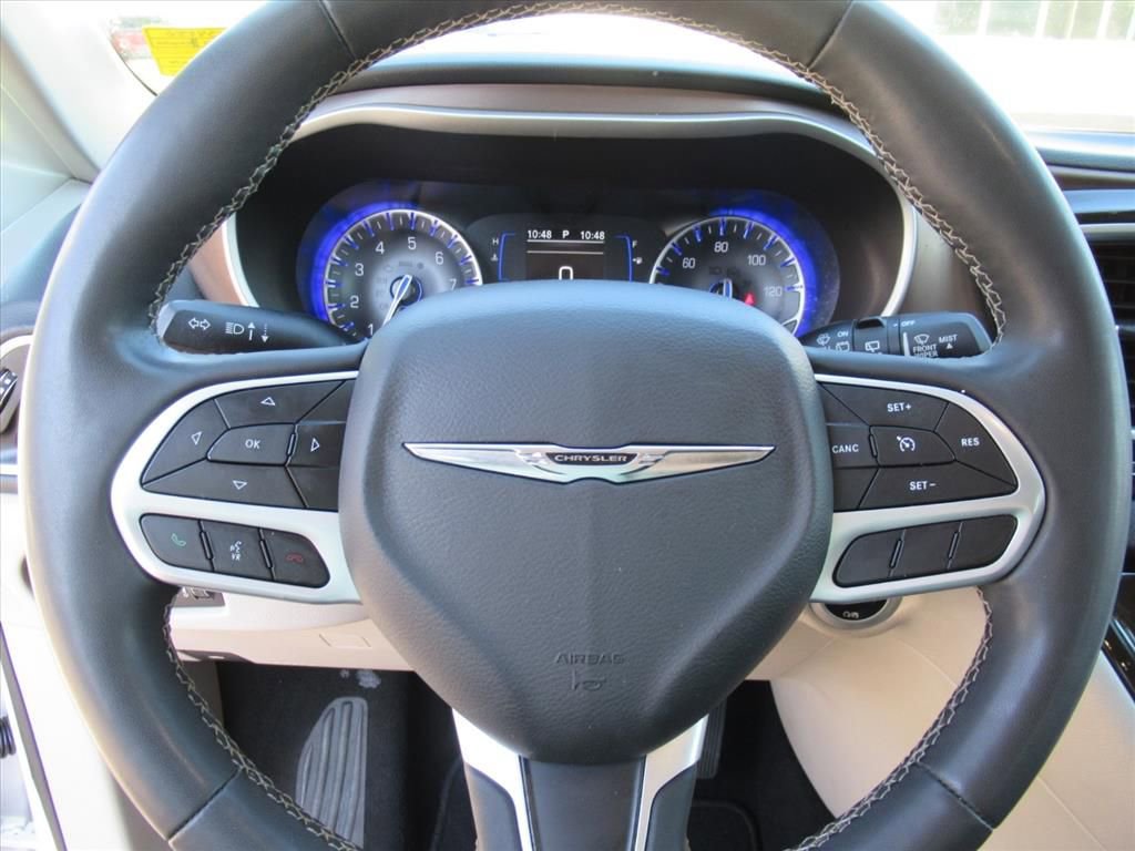 Used 2022 Chrysler Voyager LX image 18