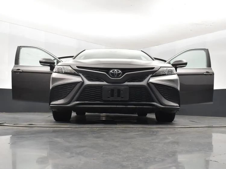 Used 2023 Toyota Camry SE FWD image 11