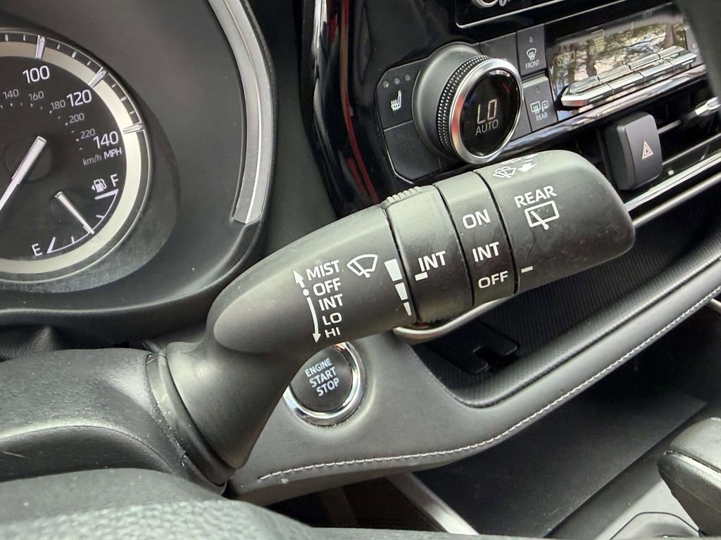 Used 2022 Toyota Highlander XLE AWD/4WD image 36