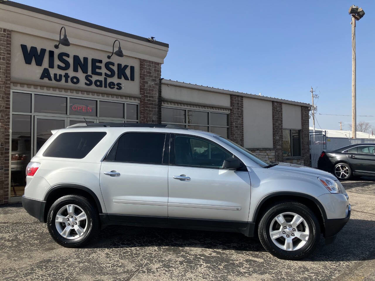 Used 2010 GMC Acadia SLE image 2