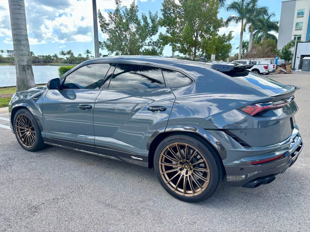 Used 2024 Lamborghini Urus Performante AWD/4WD image 9