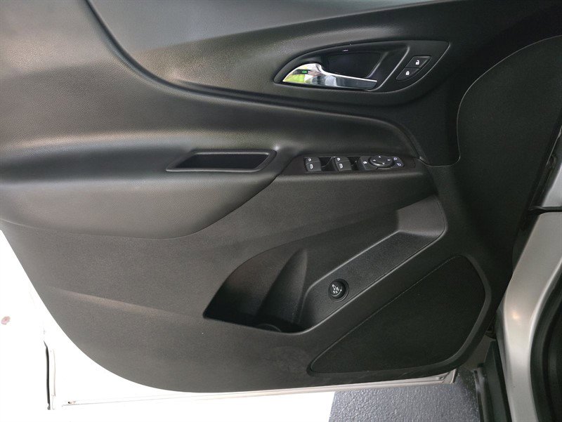 Used 2022 Chevrolet Equinox LT w/ Driver Convenience Package image 12